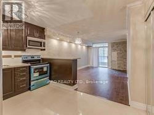 1005 - 3880 Duke Of York Boulevard, Mississauga, ON - Indoor Photo Showing Kitchen