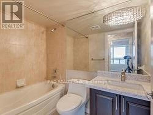 1005 - 3880 Duke Of York Boulevard, Mississauga, ON - Indoor Photo Showing Bathroom