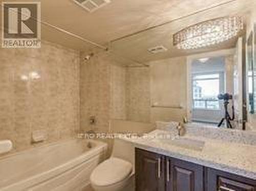 1005 - 3880 Duke Of York Boulevard, Mississauga, ON - Indoor Photo Showing Bathroom