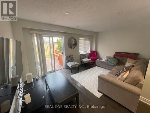 622 Candlestick Circle, Mississauga, ON - Indoor Photo Showing Living Room