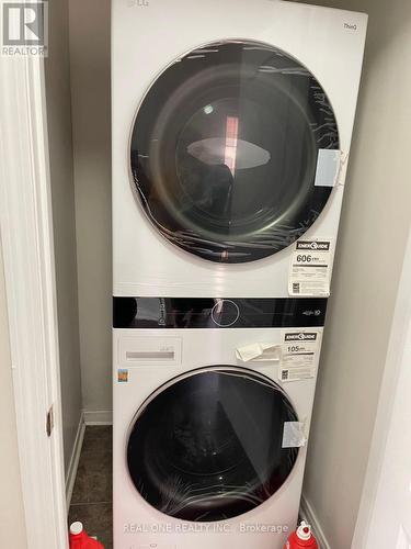 622 Candlestick Circle, Mississauga, ON - Indoor Photo Showing Laundry Room