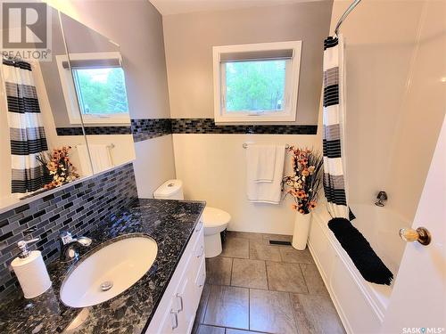 603 Railway Ave. & 210-5Th Street, Denzil, SK - Indoor Photo Showing Bathroom