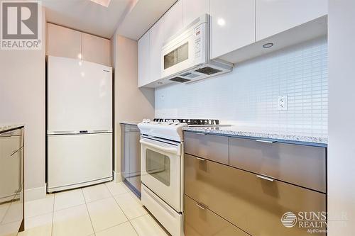 1609 4808 Hazel Street, Burnaby, BC - Indoor Photo Showing Kitchen