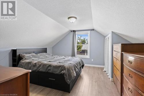 33 Mill Street, Harriston, ON - Indoor Photo Showing Bedroom