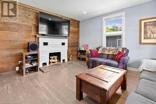 33 Mill Street, Harriston, ON - Indoor Photo Showing Living Room With Fireplace