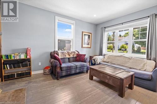 33 Mill Street, Harriston, ON - Indoor Photo Showing Living Room