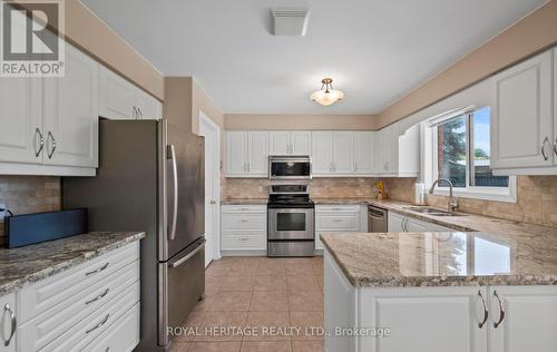 31 Sagewood Avenue, Clarington, ON - Indoor Photo Showing Kitchen With Stainless Steel Kitchen With Double Sink With Upgraded Kitchen