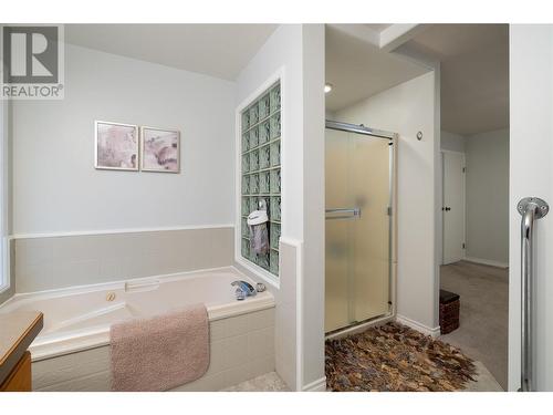 4329 Crystal Drive, Vernon, BC - Indoor Photo Showing Bathroom