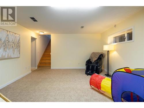 4329 Crystal Drive, Vernon, BC - Indoor Photo Showing Other Room