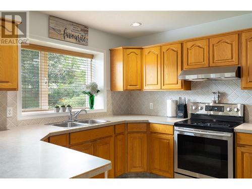 4329 Crystal Drive, Vernon, BC - Indoor Photo Showing Kitchen With Double Sink