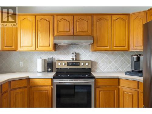 4329 Crystal Drive, Vernon, BC - Indoor Photo Showing Kitchen