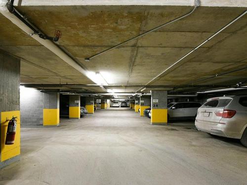 Parking - 901-1235 Rue Bishop, Montréal (Ville-Marie), QC - Indoor Photo Showing Garage