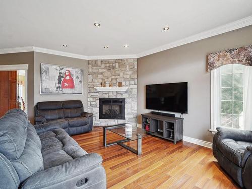 Salon - 3 Cer. Simone Blanchard, Saint-Zotique, QC - Indoor Photo Showing Living Room With Fireplace