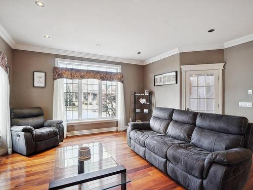 Salon - 3 Cer. Simone Blanchard, Saint-Zotique, QC - Indoor Photo Showing Living Room