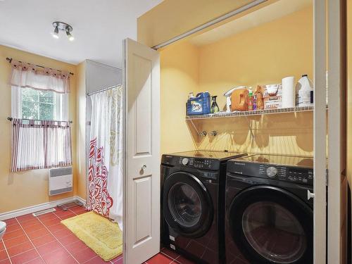 Salle de lavage - 3 Cer. Simone Blanchard, Saint-Zotique, QC - Indoor Photo Showing Laundry Room