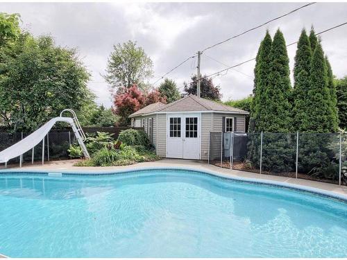 Piscine - 3 Cer. Simone Blanchard, Saint-Zotique, QC - Outdoor With In Ground Pool With Backyard