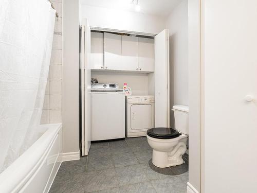 Bathroom - 405-5250 Rue Riviera, Montréal (Pierrefonds-Roxboro), QC - Indoor Photo Showing Laundry Room