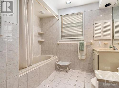 97 Marlowe Crescent, Ottawa, ON - Indoor Photo Showing Bathroom