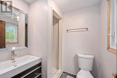 299 Walmer Grove, London, ON - Indoor Photo Showing Bathroom