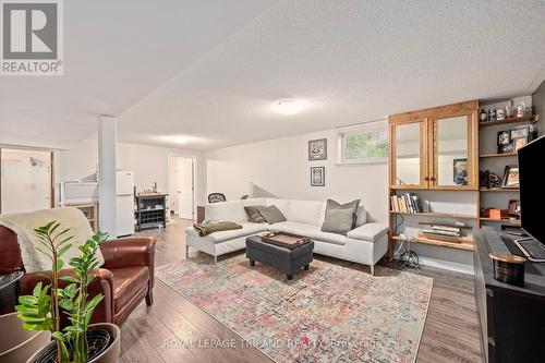 299 Walmer Grove, London, ON - Indoor Photo Showing Living Room