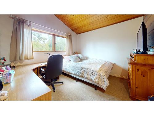 327 28Th Avenue S, Cranbrook, BC - Indoor Photo Showing Bedroom