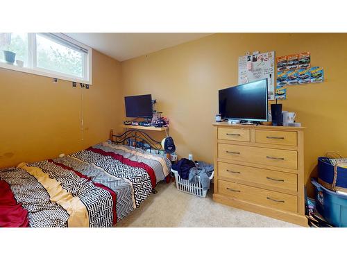 327 28Th Avenue S, Cranbrook, BC - Indoor Photo Showing Bedroom