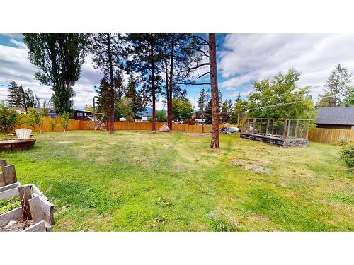 327 28Th Avenue S, Cranbrook, BC - Outdoor With Backyard