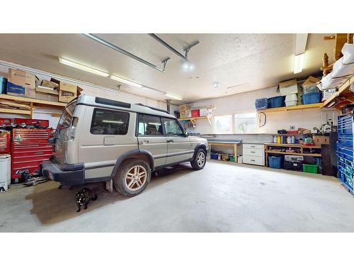 327 28Th Avenue S, Cranbrook, BC - Indoor Photo Showing Garage