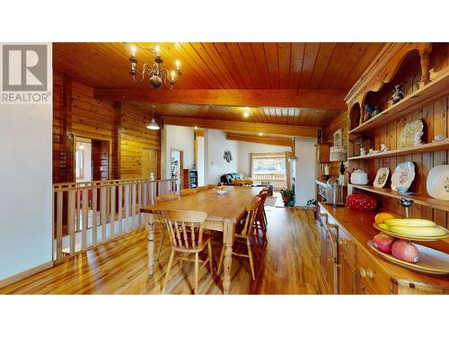 327 28Th  S Avenue, Cranbrook, BC - Indoor Photo Showing Dining Room