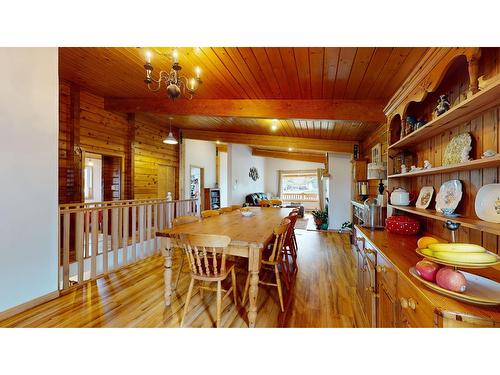 327 28Th Avenue S, Cranbrook, BC - Indoor Photo Showing Dining Room