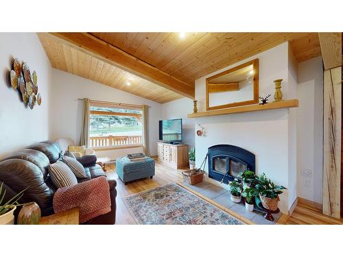 327 28Th Avenue S, Cranbrook, BC - Indoor Photo Showing Living Room With Fireplace