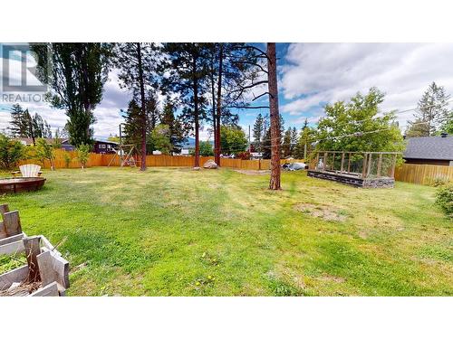 327 28Th  S Avenue, Cranbrook, BC - Outdoor With Backyard