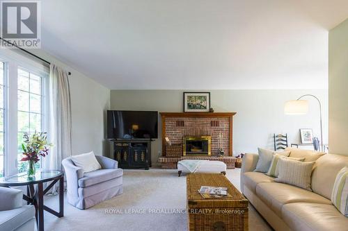 184 Elmwood Drive, Belleville, ON - Indoor Photo Showing Living Room With Fireplace