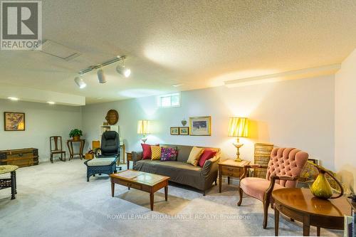 184 Elmwood Drive, Belleville, ON - Indoor Photo Showing Living Room