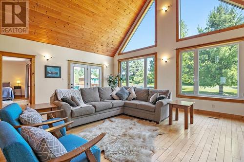 184 Golf Course Road, Quinte West, ON - Indoor Photo Showing Living Room