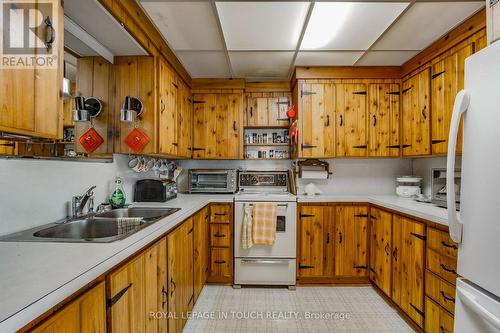 24 Belgrove, Tiny, ON - Indoor Photo Showing Kitchen With Double Sink