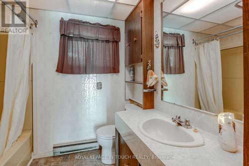 24 Belgrove, Tiny, ON - Indoor Photo Showing Bathroom