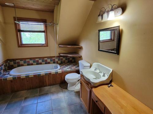 4540 Clearwater Valley Rd, Clearwater, BC - Indoor Photo Showing Bathroom