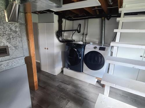 350 Campbell Ave, Kamloops, BC - Indoor Photo Showing Laundry Room