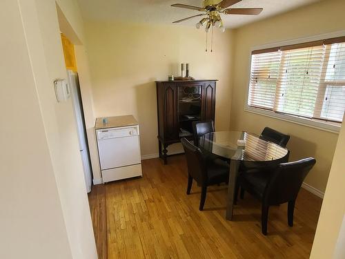 350 Campbell Ave, Kamloops, BC - Indoor Photo Showing Dining Room