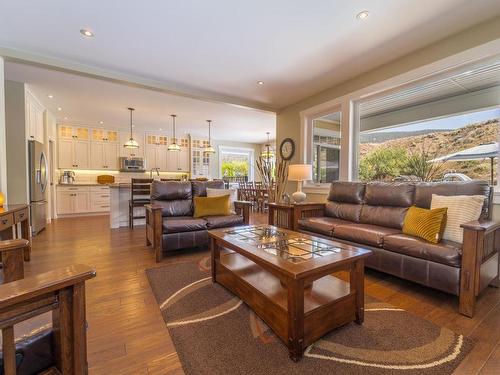 2259 Burgess Ave, Merritt, BC - Indoor Photo Showing Living Room