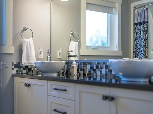 2259 Burgess Ave, Merritt, BC - Indoor Photo Showing Bathroom