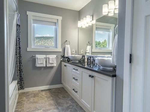 2259 Burgess Ave, Merritt, BC - Indoor Photo Showing Bathroom