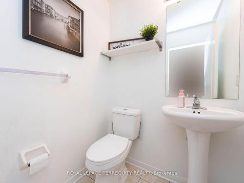 2370 Sutton Dr, Burlington, ON - Indoor Photo Showing Bathroom