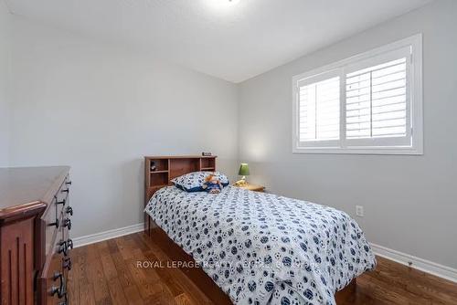 4010 Medland Dr, Burlington, ON - Indoor Photo Showing Bedroom