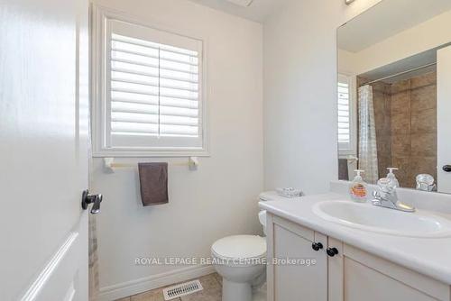 4010 Medland Dr, Burlington, ON - Indoor Photo Showing Bathroom
