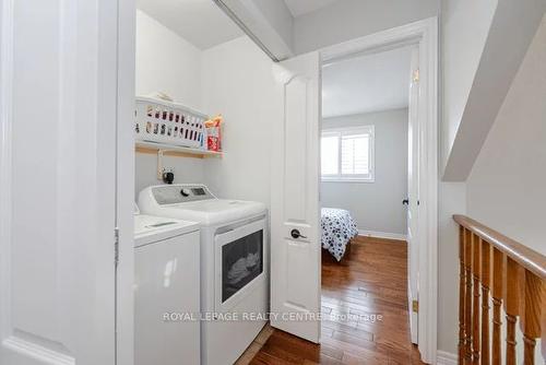 4010 Medland Dr, Burlington, ON - Indoor Photo Showing Laundry Room