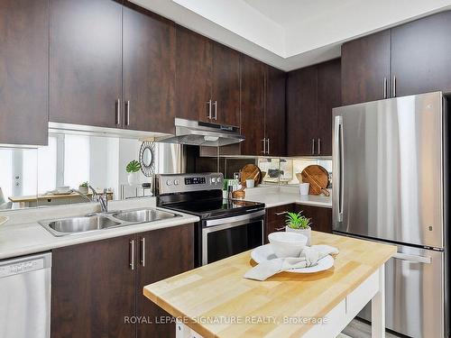 146-60 Fairwood Circ, Brampton, ON - Indoor Photo Showing Kitchen With Double Sink