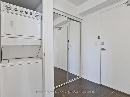 203-1005 Nadalin Hts, Milton, ON - Indoor Photo Showing Laundry Room