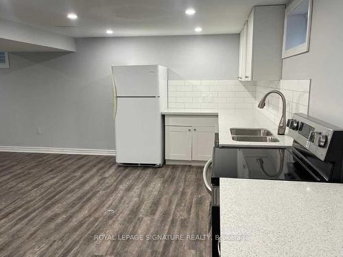 2438 Padstow Cres, Mississauga, ON - Indoor Photo Showing Kitchen With Double Sink